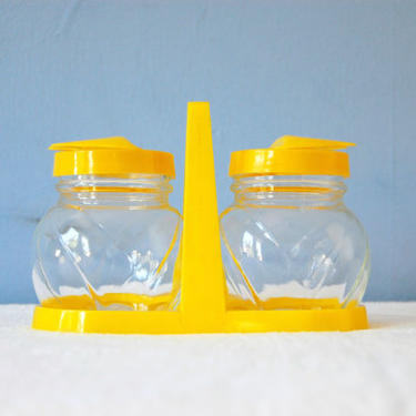 1950s Kitchen Condiment Jar Set Yellow Lidded Jars Holder Federal Tool Swirl Glass Vintage Atlas 
