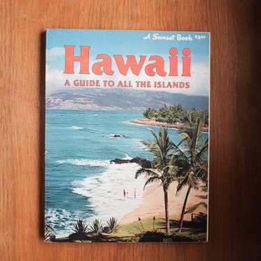 1975 Hawaii - A Guide to All The Islands / A Sunset Book / 160pages / Travel and Adventure Book / Exploration / Trip Planning 