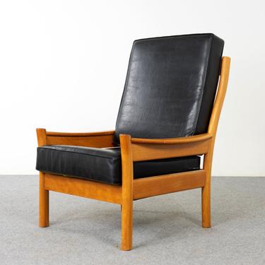 Scandinavian Teak Lounge Chair - (D907) 