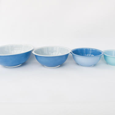 Set of 4 Vintage Nesting Pyrex Blue Mixing Bowls 