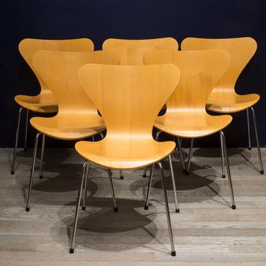 Stackable Arne Jacobsen for Fritz Hansen &quot;Series 7&quot; Chairs c.1991