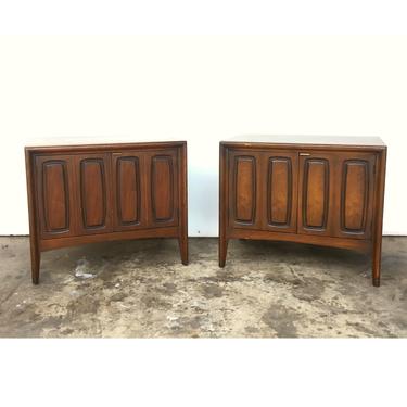 Broyhill Emphasis Pair of Nightstands