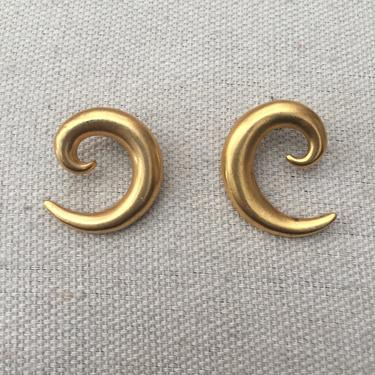 Vintage 80&#39;s CURL SWIRL HORN Earrings / Brushed Matte Gold Tone 
