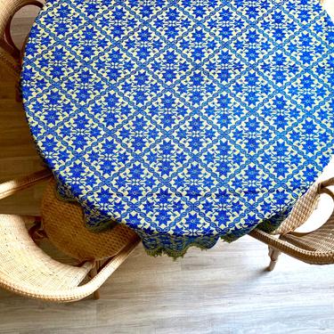Vintage 1960s Bates Damask Woven Tablecloth - 72&quot; Round 