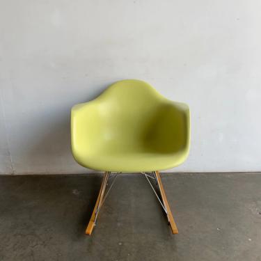 Vitra Eames Rocking Chair 