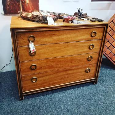                  Hickory Manufacturing Co. Chest of drawers