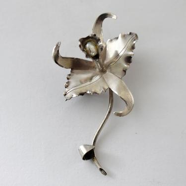 Elegant 50's 900 silver & white pearl orchid brooch, edgy abstract silver freshwater pearl mid-century flower c clasp pin 