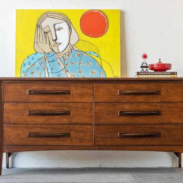 Broyhill Emphasis Mid-Century Modern Dresser 