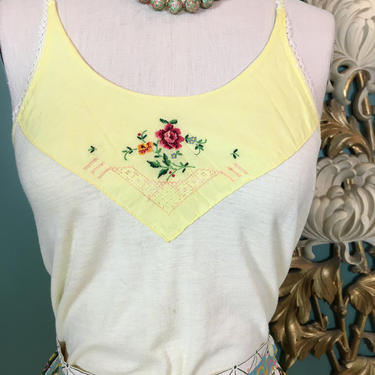 1970s tank top, pale yellow jersey, vintage t shirt, embroidered tank top, extra small, appliqué top, flower tank top, asian style, 30 32 