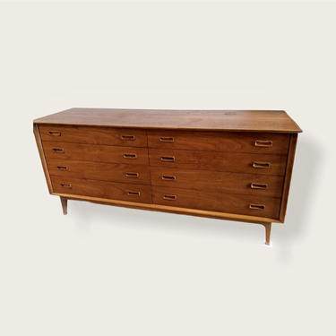 Free and insured Shipping Within US - Mid Century Modern Eight Drawer Dresser in Style of Arne Vodder for Sibast 