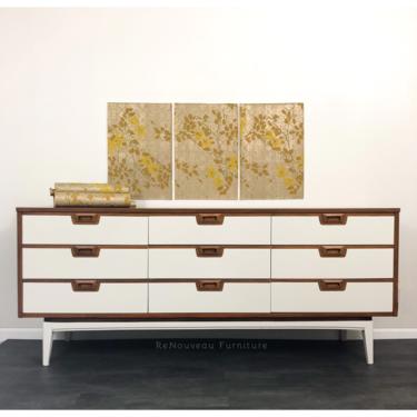 SOLD!   Mid Century Modern 9 Drawers Long Dresser 