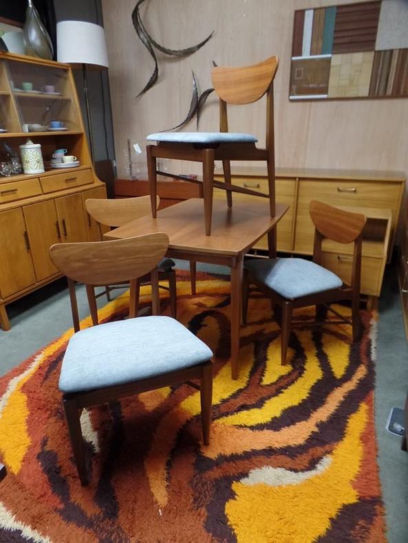 Set of four Mid-Century Modern floating back walnut dining chairs