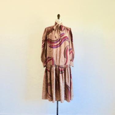 Vintage 1980's Brown Purple Abstract Print Dress Chloe Smock Style Tie Neck Mid Tiered New Wave Rafael Neiman Marcus Medium 