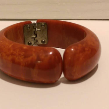 Vintage Bakelite Marbled Cherry Amber Red Orange Clamper Hinge Bypass Bracelet Plastic Cuff Retro Mod 