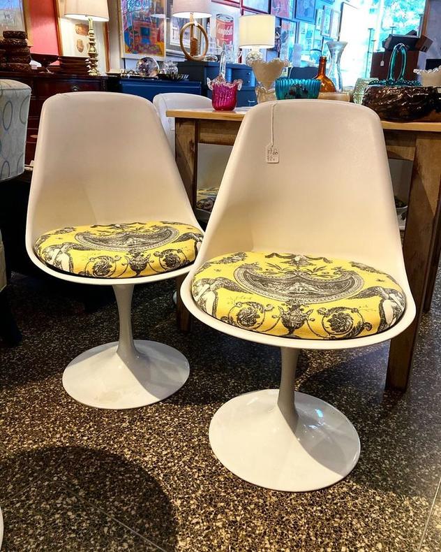 White tulip style swivel chairs. 32” tall 19.5” wide, seat height 18”. 4 available. 