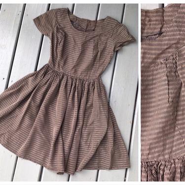 vintage 1950s fit &amp; flare dress, full skirt dress / 50s short sleeve dress, rayon plisse dress / vintage rayon dress, 50s summer dress 