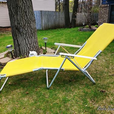 Vintage Tube and Yellow Mesh Folding Garden/Lawn Lounge Chair 