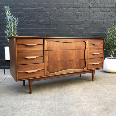 Mid-Century Modern 9-Drawer Dresser by Forward Furniture 