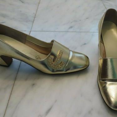 VINTAGE WOMEN'S GOLD METALLIC SHOES / PUMPS by GRANDINI SIZE 7 AAA 1960s 1970s