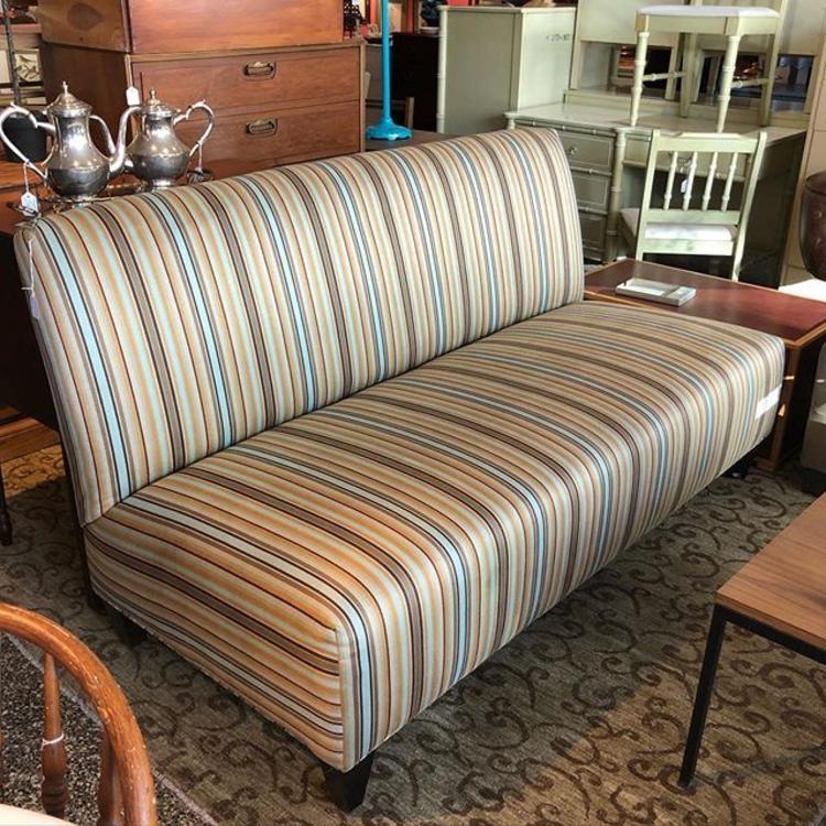                   Beautiful stripe sofa/ banquette! 68&rdquo; long!