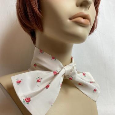 Vintage 40’s -50’s pink & white calico print bow tie collar Pussycat bow~ feminine sweet Pinup floral accent neckerchief 1950s fashion 