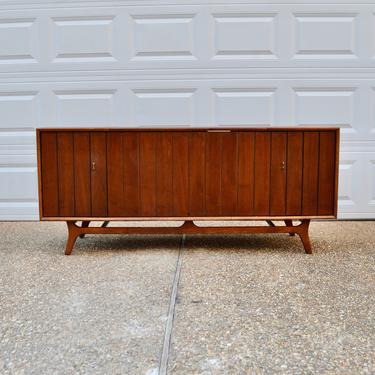 Mid Century Zenith Record Player Console modernized with new upgrades 