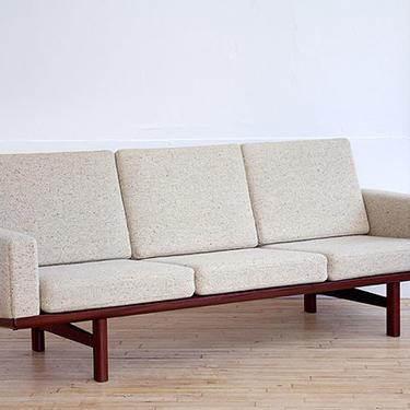 Hans Wegner GE-236 Sofa