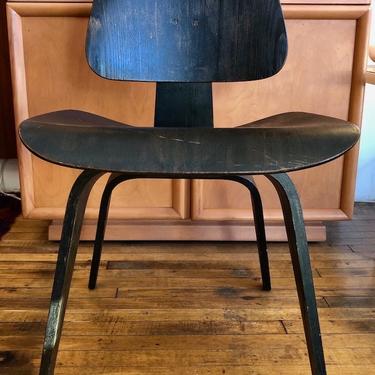 Original Eames DCW Chair in Black / Aniline