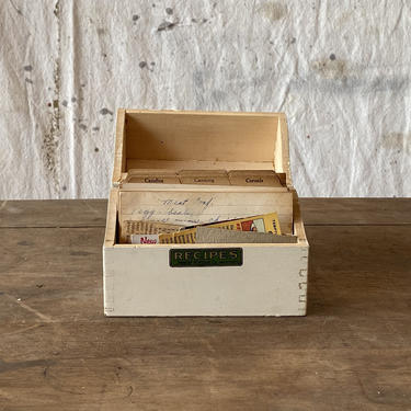 Vintage Imperial Oak Finger Jointed Recipe Box 