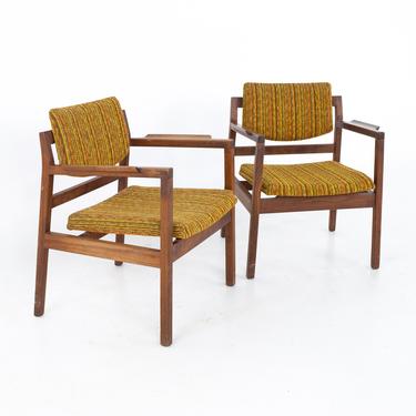Jens Risom Mid Century Arm Chairs - A Pair - mcm 