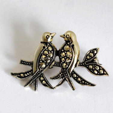 Charming pre-World War II eloxal aluminum swallows scatter pin, dainty made in Germany faux marcasite gilded metal birds on a branch brooch 