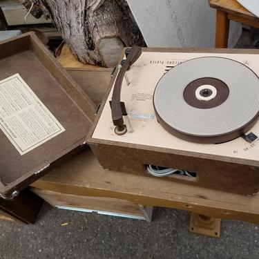 Vintage Portable Record Player. Audiotronics Corp.13.5 x 8T.