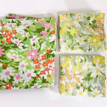 Vintage Stevens Utica Floral Flat Twin Sheet Pillowcases Set Pair 2 Flowers Mod Floral Bedding Cotton Fabric Yellow Flower Mid-Century Boho 