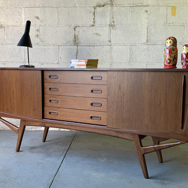 PREORDER // JAW DROPPING Mid Century Modern Teak Credenza / media stand 