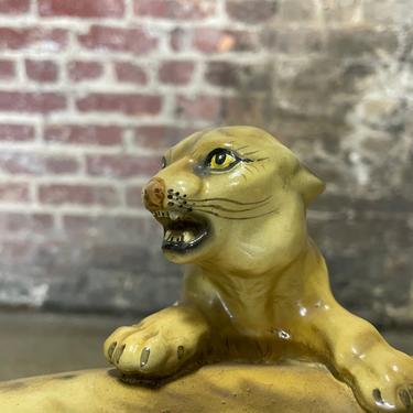 FREE SHIPPING Vintage cast composite lioness with cubs by Marwl 