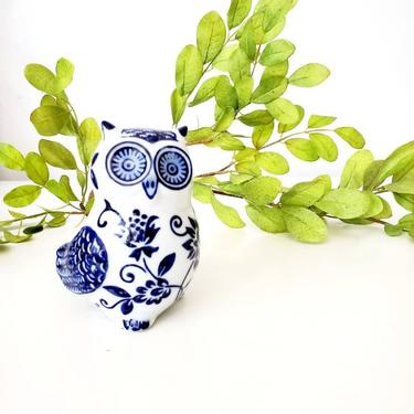 Vintage Blue & White Chinoiserie Owl Figurine 