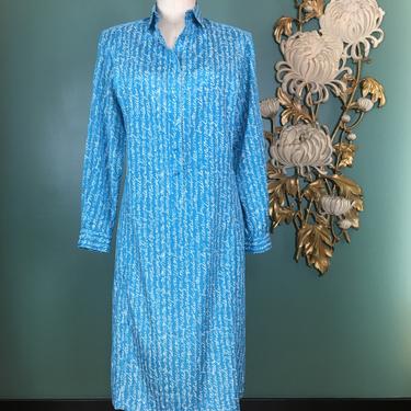 1970s shirt dress, novelty print, vintage 70s dress, asemic writing, blue and white, button up, long sleeve, secretary dress, size medium 