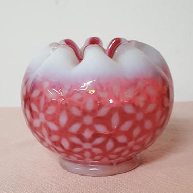 Rare Vintage Fenton Glass Opalescent Cranberry Rosebowl Snowflake Pattern 