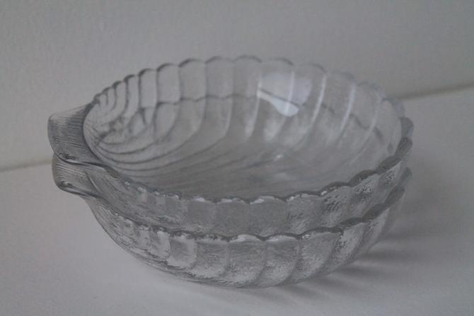 Set of 2 Glass Shell Dishes 