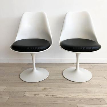 Pair of 1960s Authentic Knoll Eero Saarinen Tulip Chairs