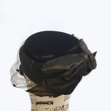 Vintage 70s pillbox hat/ Whittall &amp; Javits/ chocolate brown velvet/ large bow/ veil netting/ Gatsby party hat 