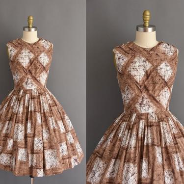vintage 1950s brown and white cotton print full skirt dress Large XL 50s brown Fall cotton print full skirt day dress 