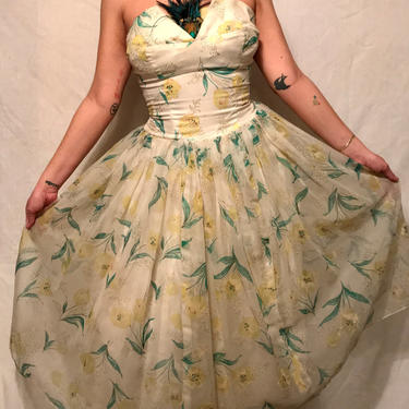 STUNNING 1950s Strapless Chiffon and Silk Dress w/Full Skirt || Yellow Tulip Pattern || Tea Length || Boned Bodice w/Back Zip || Size S/M by CelosaVintage