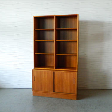 HA-C7641 Teak Hundevad Bookcase with Cabinet