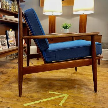 Danish Style Lounge Chair w\/new upholstery 1960s