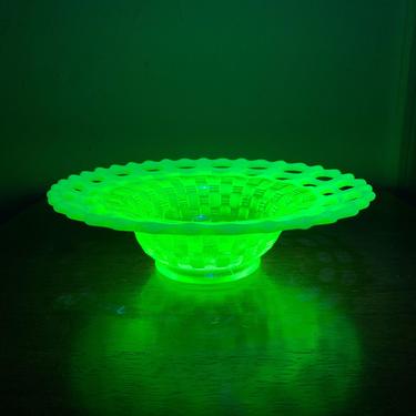 Vintage Fenton Glass Topaz Opalescent Basketweave Open Edge Bowl Vaseline Glass Uranium 