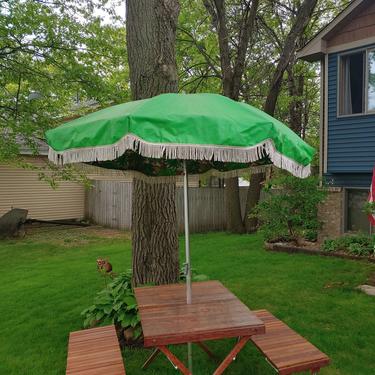 Groovy Macon Green White Fringed Patio Umbrella 