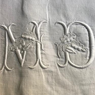 19th C Heirloom French Linen Sheet, Hand Embroidered Monogram M D, 92 x 132 Queen Size, French Farmhouse 