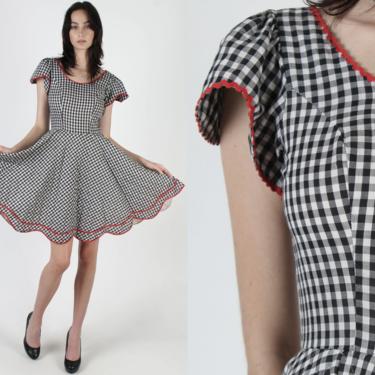 Black Gingham Knee Length Dress / Vintage 70s White Checker Print Dress / 50s Checkered Picnic Dress / RicRac Country Fair Mini Dress 