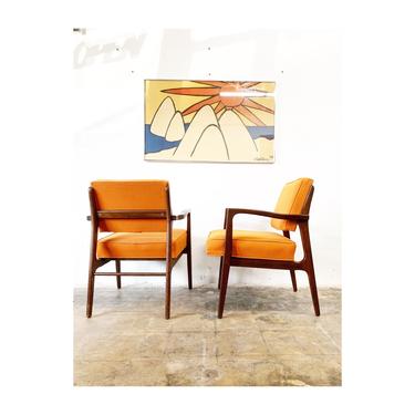 Pair of Mid Century Modern Chairs 